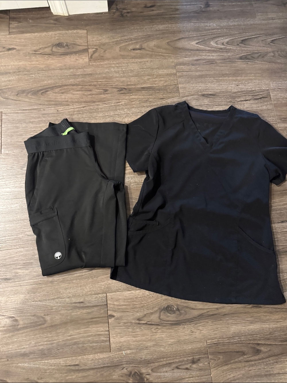 Source Unknown Black Women's Short Sleeve Scrub Top and Pants Set